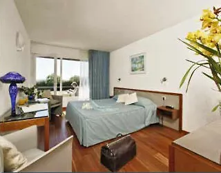 Du Chateau 3*