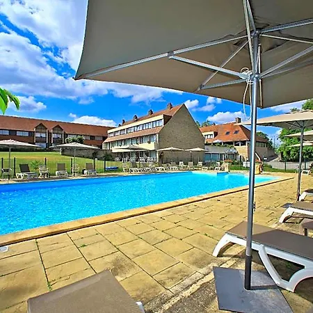 Du Chateau Hotel 3*