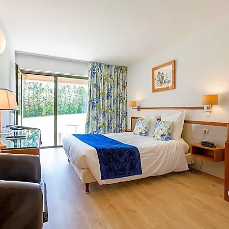 Du Chateau Hotel