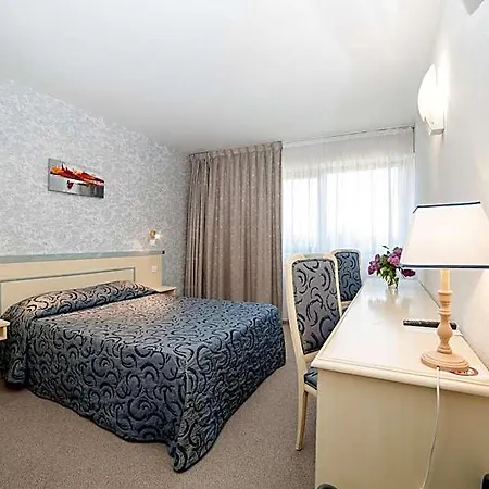 Du Chateau Hotel 3*